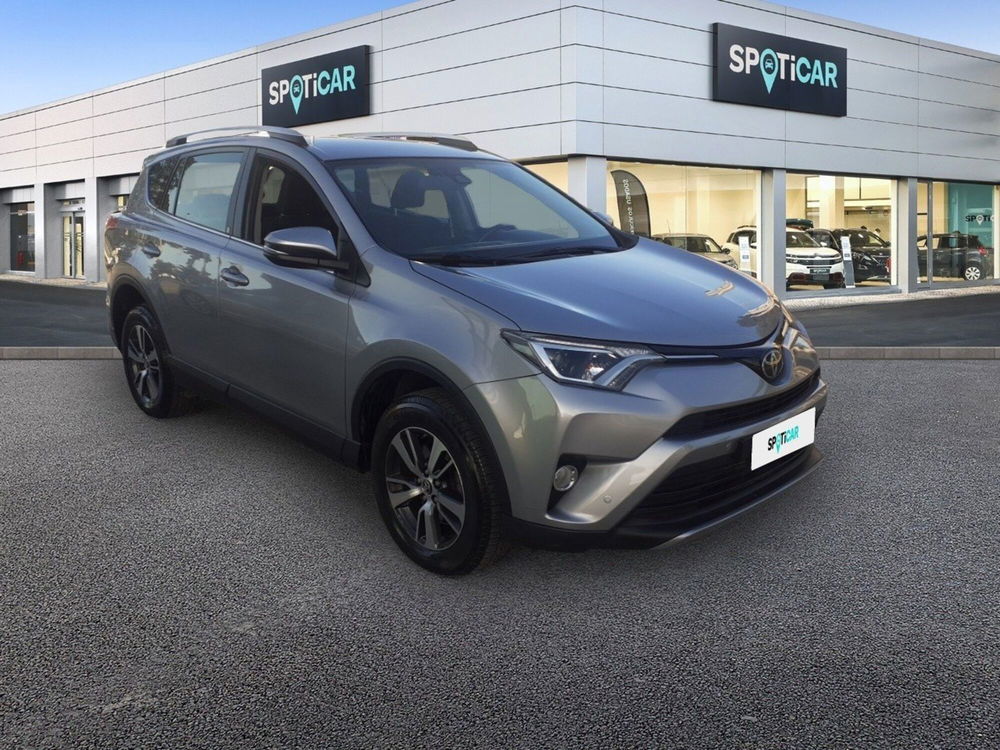 Toyota Rav4 D-4D 2WD Active  del 2018 usata a Giulianova (3)