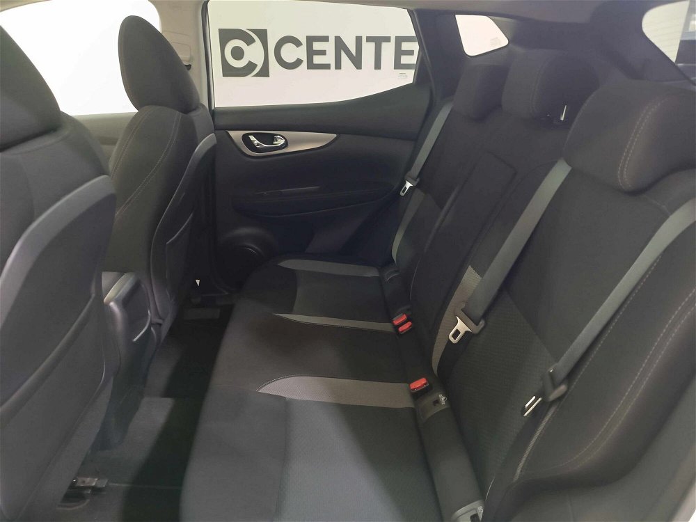 Nissan Qashqai 1.6 dCi 2WD N-Connecta  del 2018 usata a Salerno (5)
