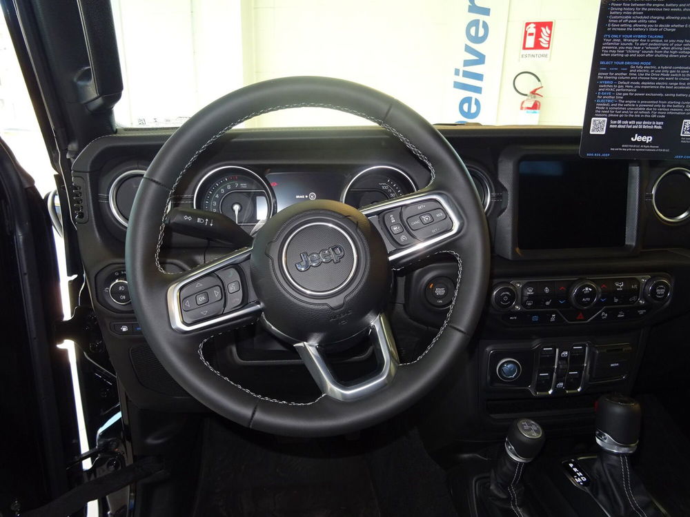 Jeep Wrangler Unlimited nuova a Lucca (12)