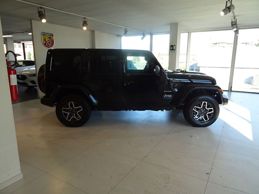 Jeep Wrangler Unlimited nuova a Lucca (6)