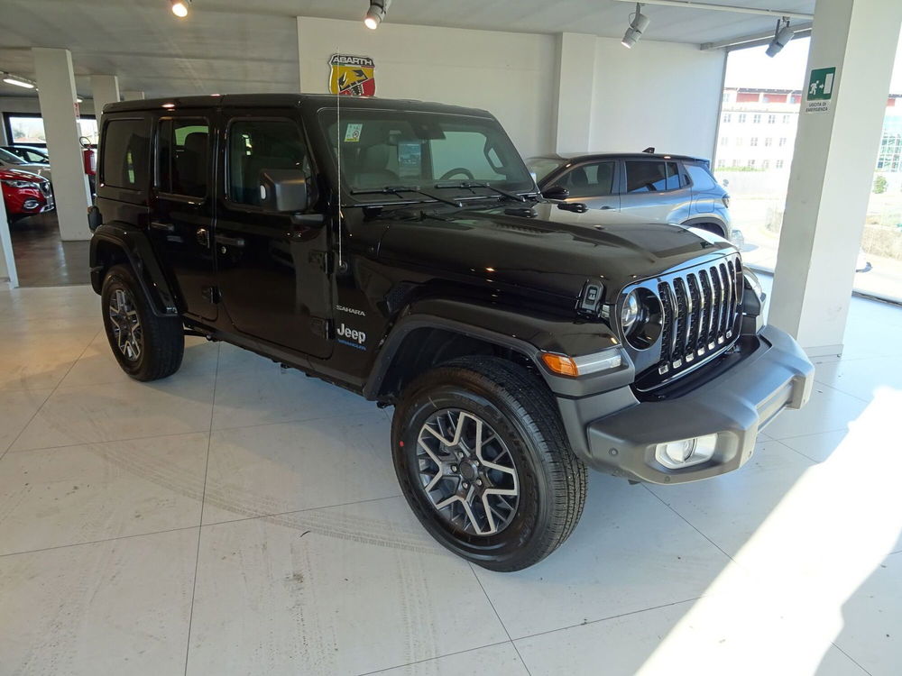 Jeep Wrangler Unlimited nuova a Lucca (7)