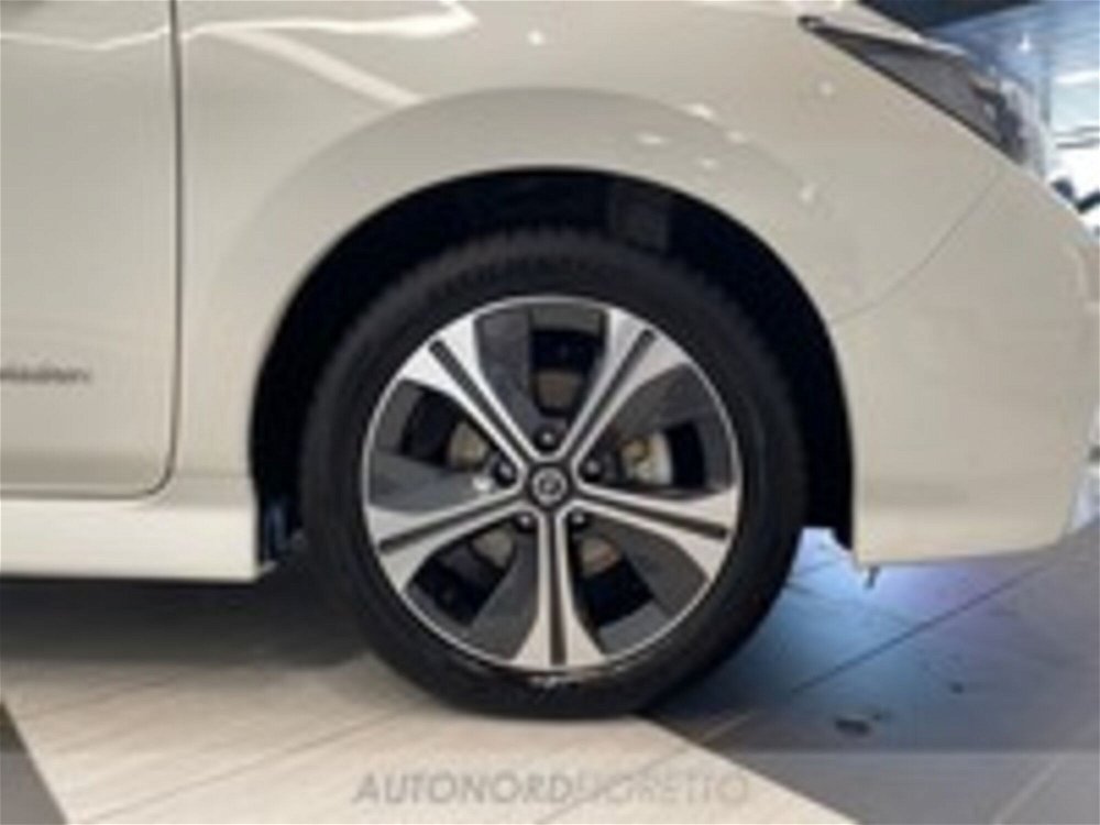 Nissan Leaf 40kWh N-Connecta 150cv del 2019 usata a Pordenone (4)