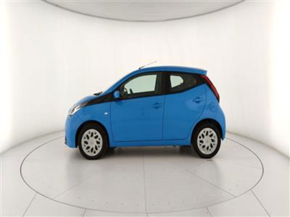 Toyota Aygo X 1.0 Active 72cv del 2020 usata a Bari (3)