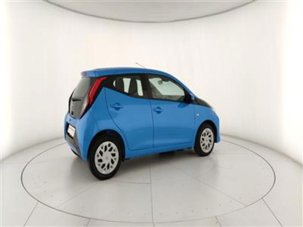 Toyota Aygo X usata a Bari (8)