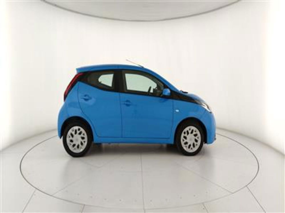 Toyota Aygo X usata a Bari (9)