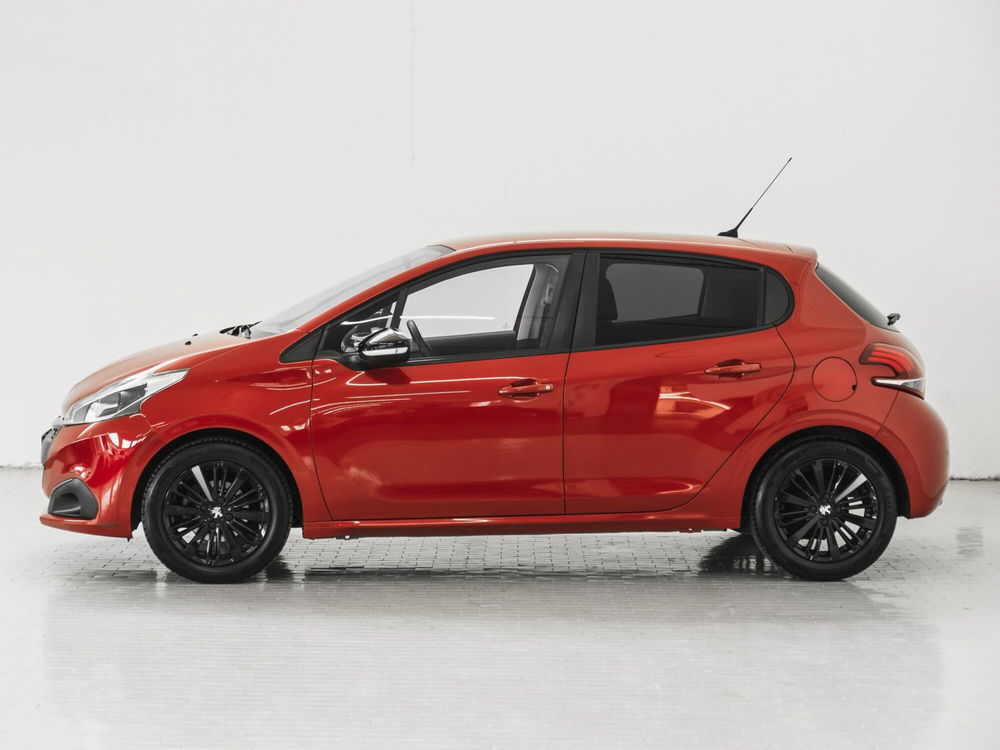 Peugeot 208 82 5 porte Black Line 2 del 2018 usata a Prato (5)