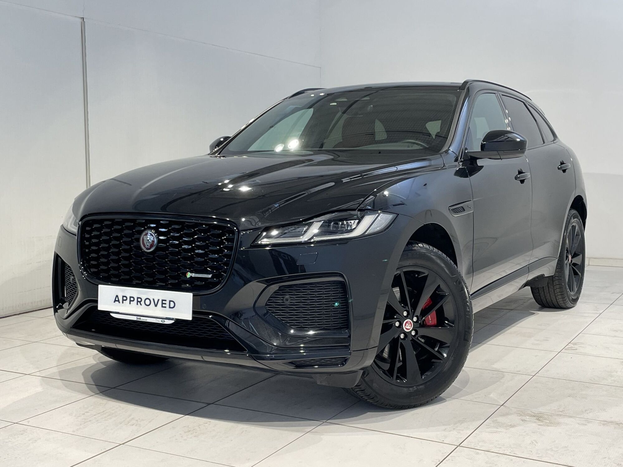 Jaguar F-Pace 2.0 D 204 CV AWD aut. R-Dynamic Black  del 2023 usata a Ravenna