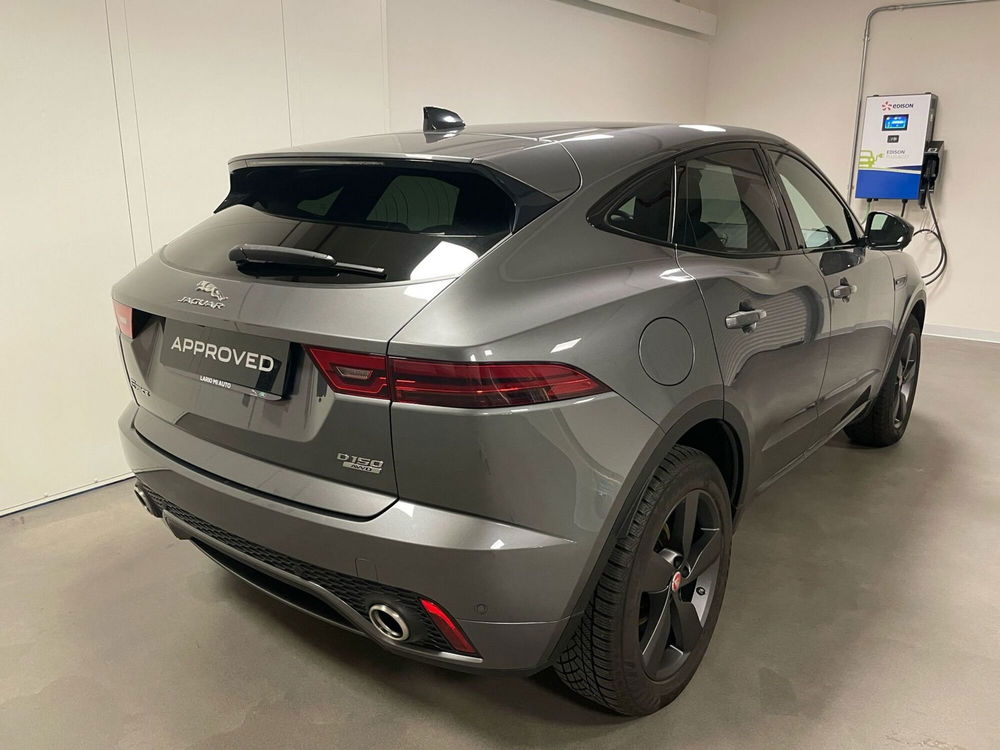 Jaguar E-Pace 2.0D 150 CV AWD aut. Chequered Flag del 2019 usata a Milano (2)