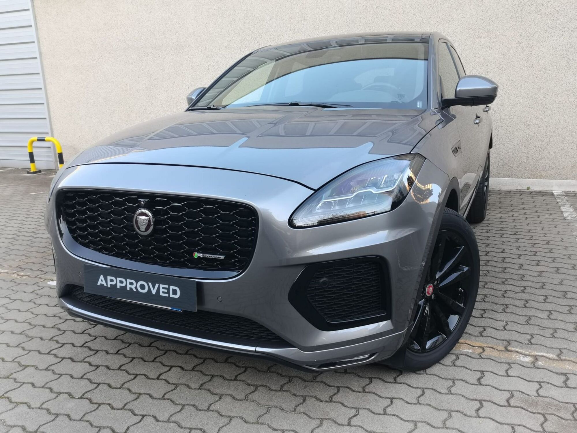 Jaguar E-Pace 2.0d i4 mhev R-Dynamic S awd 163cv auto MY20 del 2021 usata a Milano