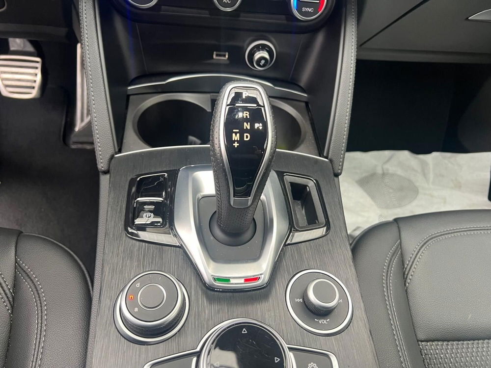 Alfa Romeo Stelvio usata a Milano (7)