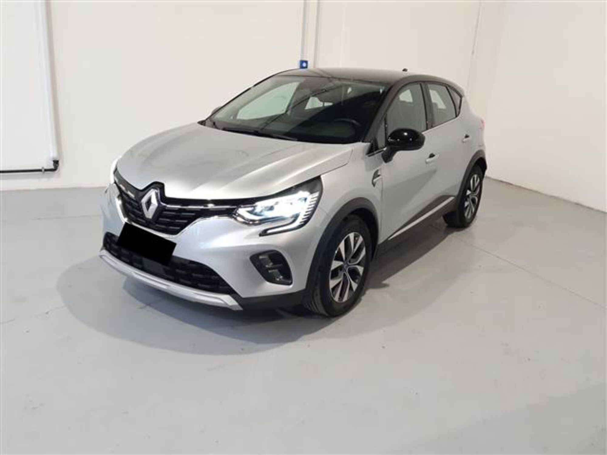 Renault Captur Plug-in Hybrid E-Tech 160 CV Intens  del 2020 usata a Asti