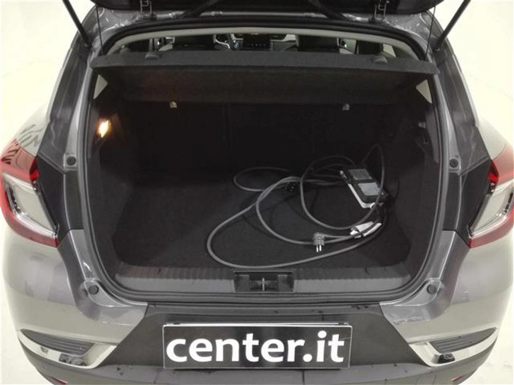 Renault Captur Plug-in Hybrid E-Tech 160 CV Intens  del 2021 usata a Salerno (4)