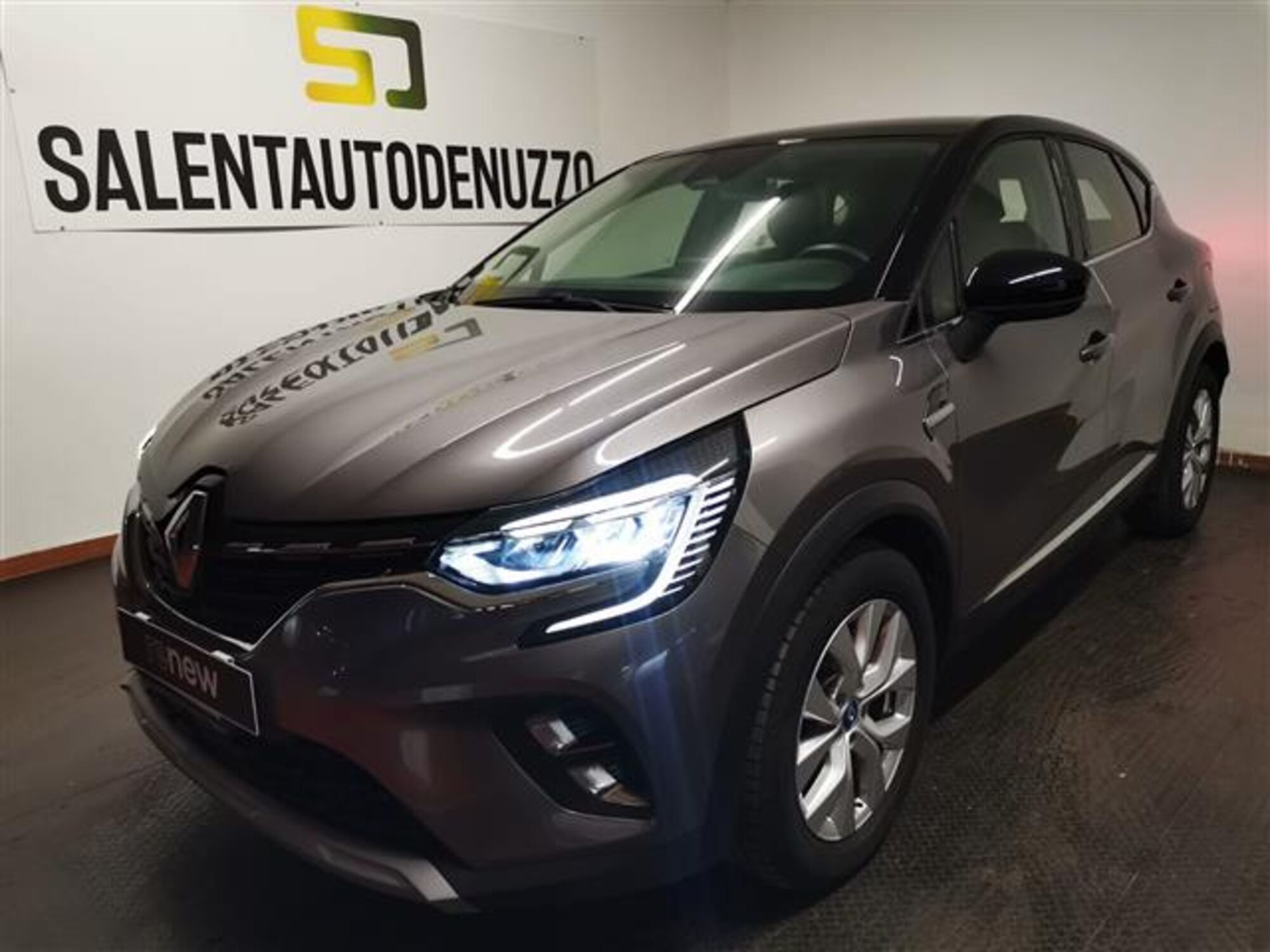 Renault Captur Plug-in Hybrid E-Tech 160 CV Intens  del 2020 usata a Lecce