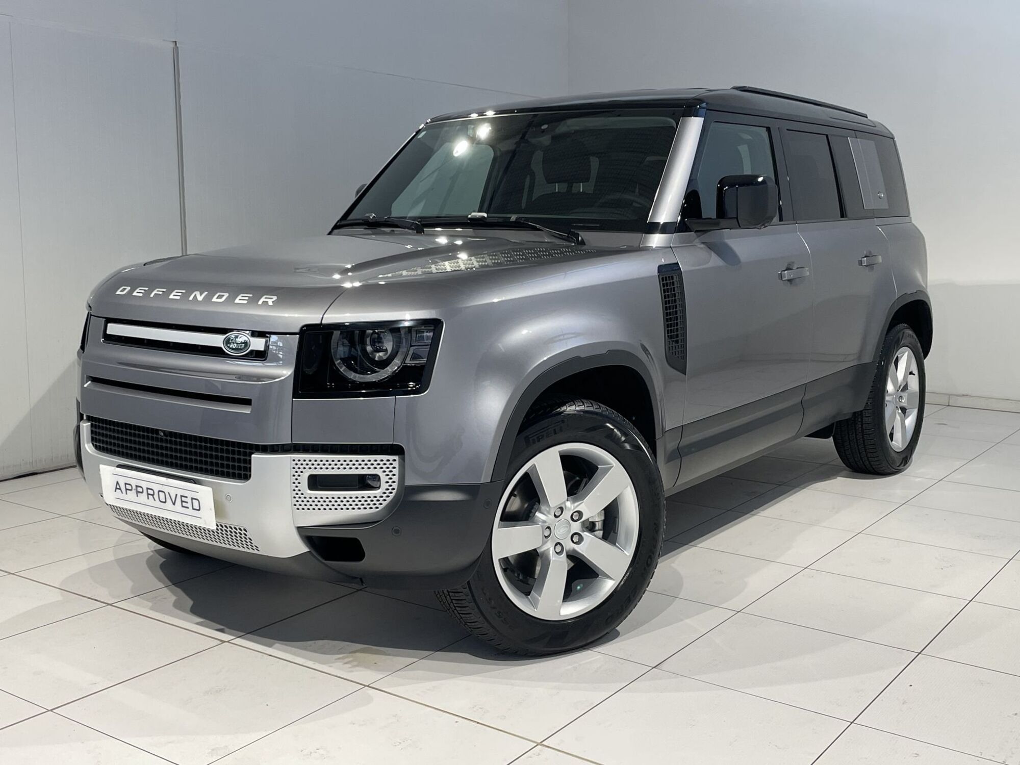 Land Rover Defender 110 3.0d i6 mhev X-Dynamic SE awd 200cv auto del 2023 usata a Ravenna