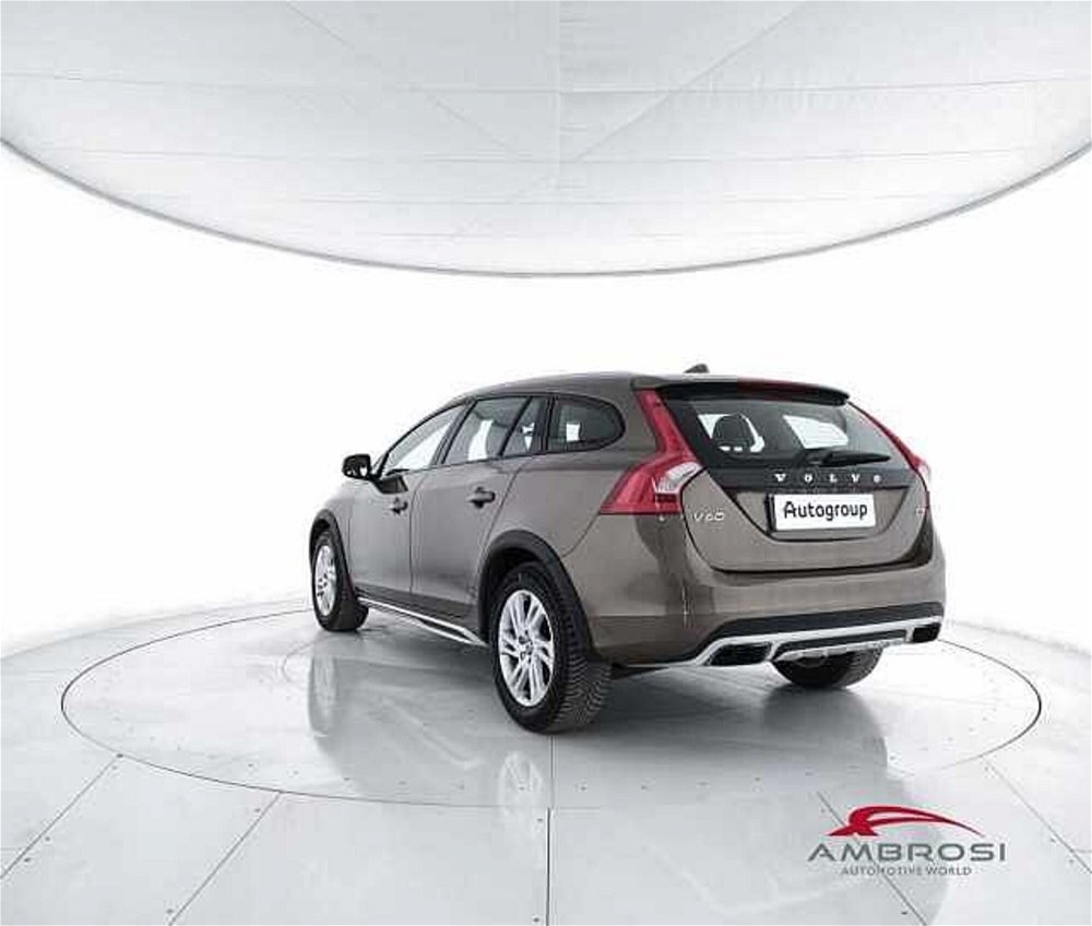 Volvo V60 Cross Country D3 Kinetic del 2016 usata a Corciano (4)