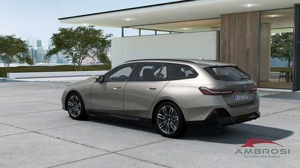 BMW Serie 5 Touring nuova a Viterbo (2)