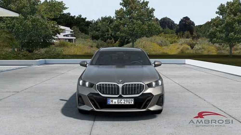 BMW Serie 5 Touring nuova a Viterbo (4)