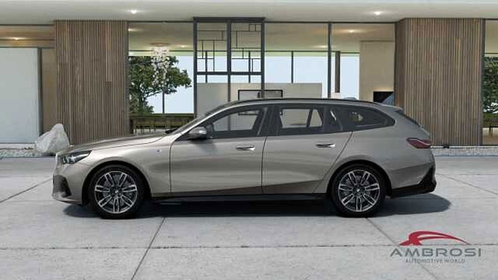 BMW Serie 5 Touring nuova a Viterbo (3)