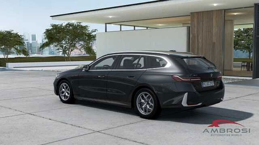 BMW Serie 5 Touring nuova a Viterbo (2)