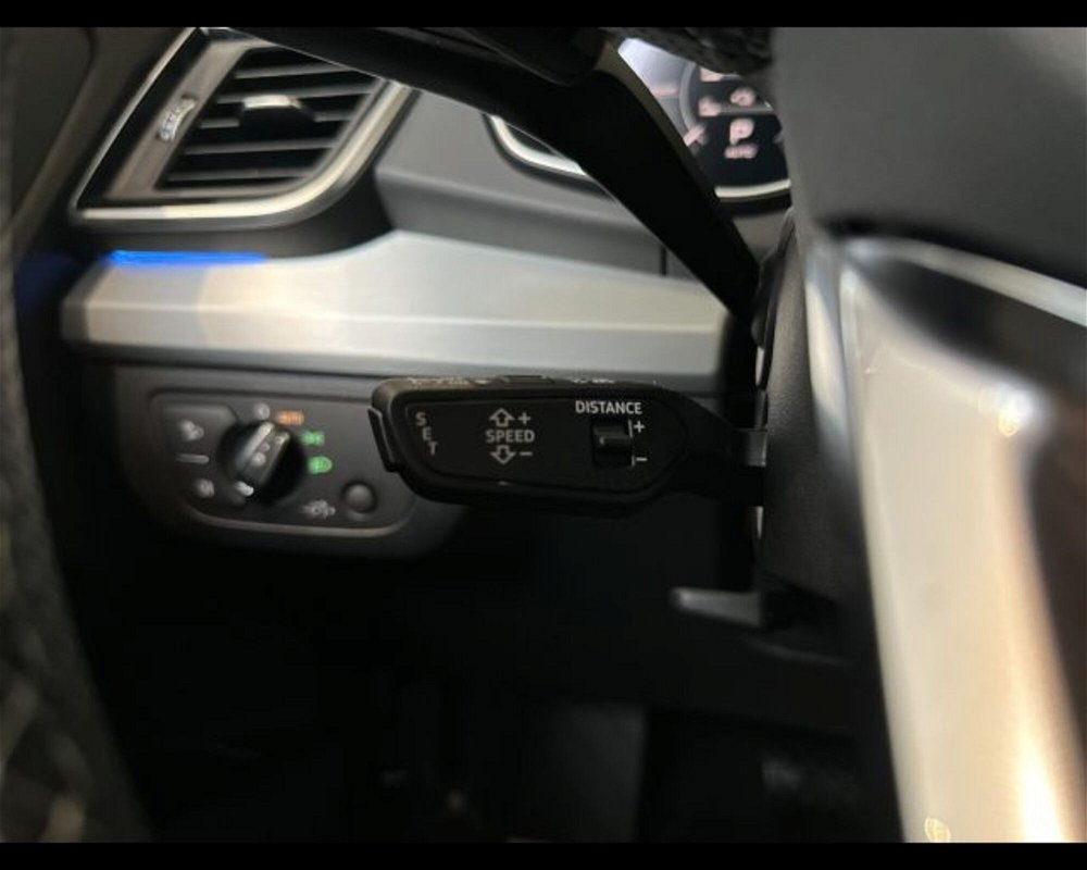 Audi Q5 45 2.0 tfsi mhev 12V Identity Black quattro s-tronic nuova a Conegliano (5)