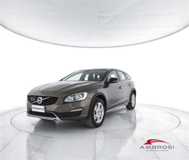 Volvo V60 Cross Country D3 Kinetic del 2016 usata a Corciano
