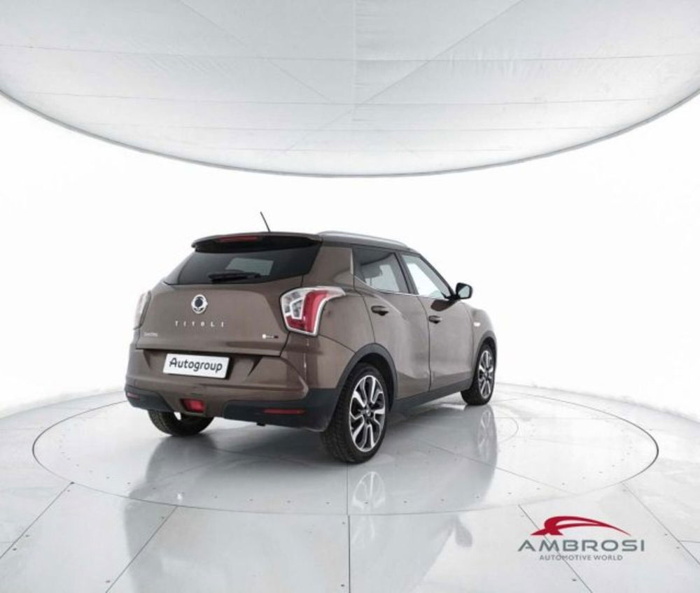 Ssangyong Tivoli 1.6 2WD Be  del 2015 usata a Corciano (3)