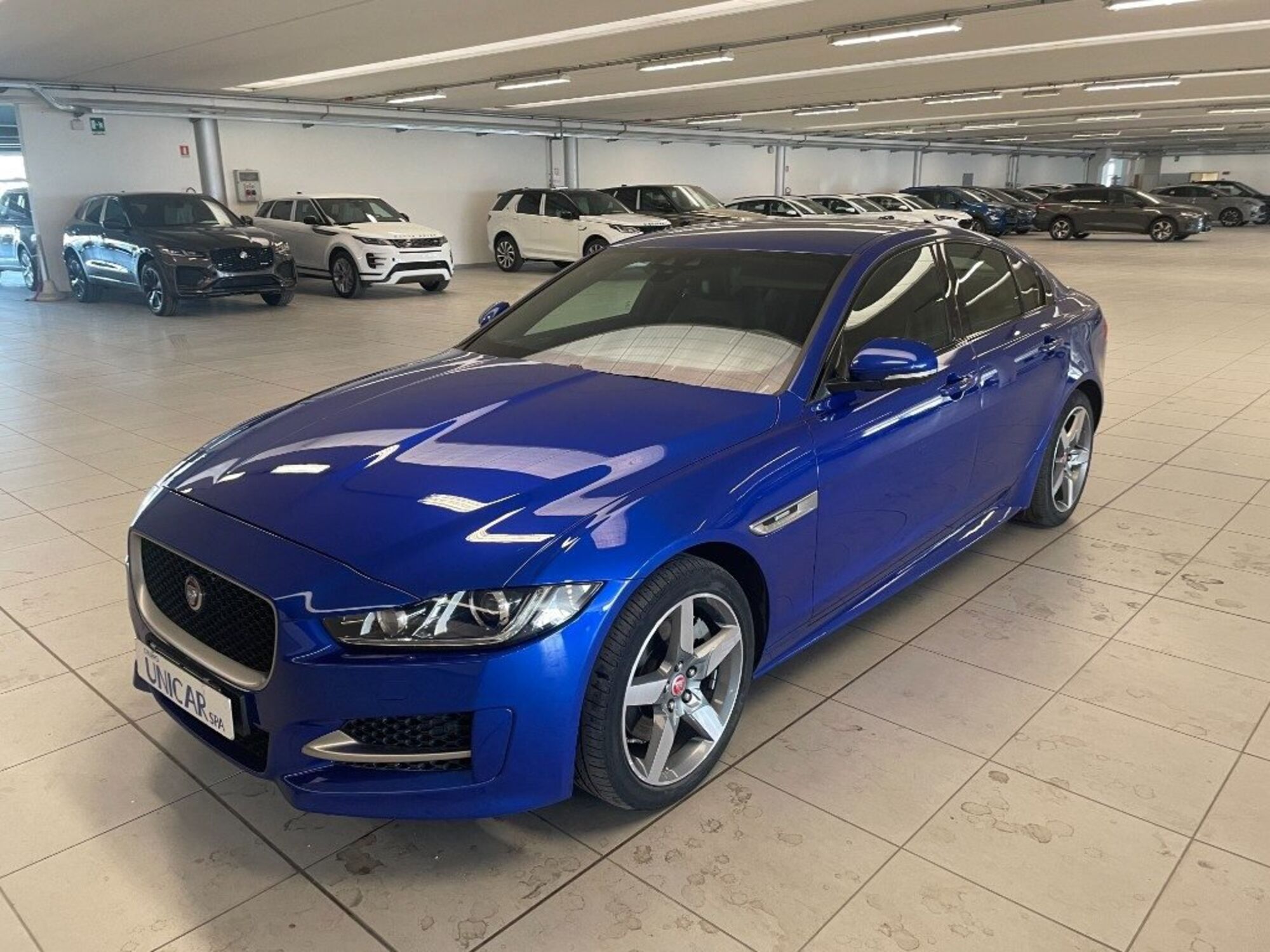 Jaguar XE 2.0 D 240 CV AWD aut. R-Sport  del 2019 usata a Alessandria