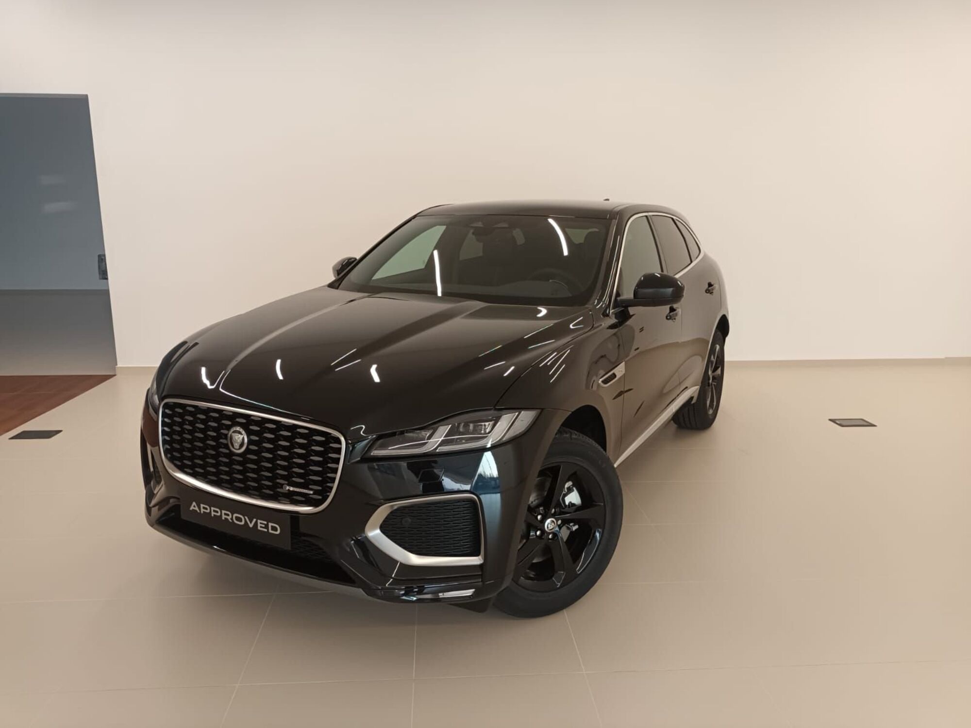 Jaguar F-Pace 2.0 D 163 CV AWD aut. R-Dynamic S  nuova a Alessandria