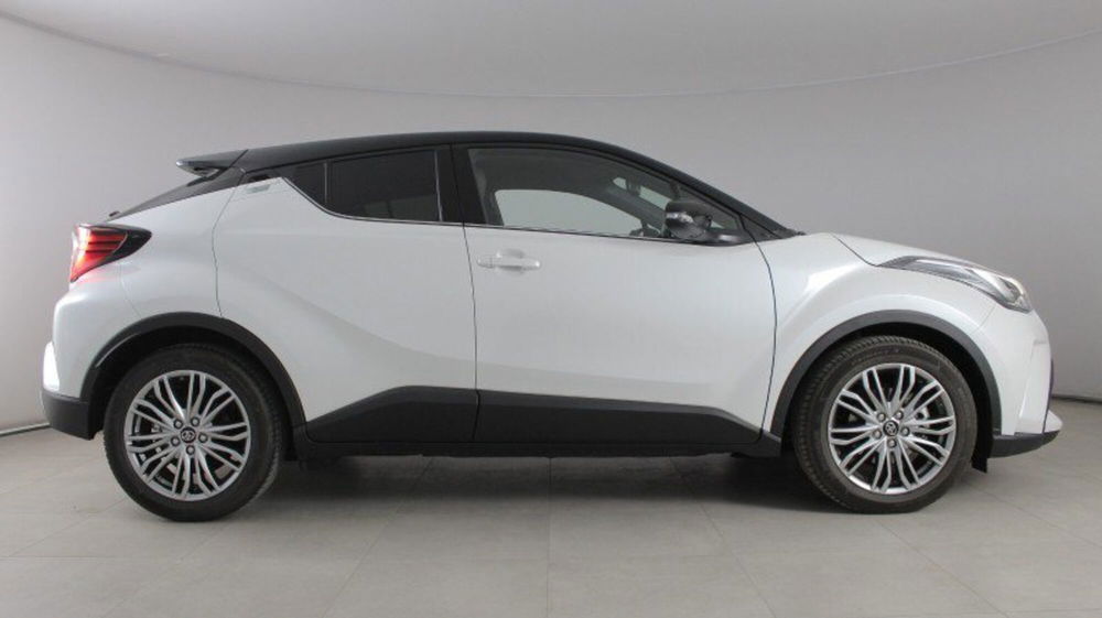 Toyota Toyota C-HR nuova a Palermo (13)