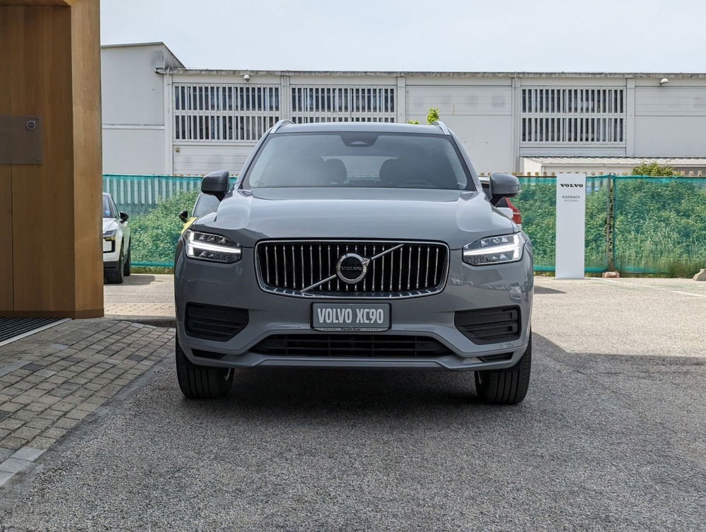 Volvo XC90 nuova a Pescara