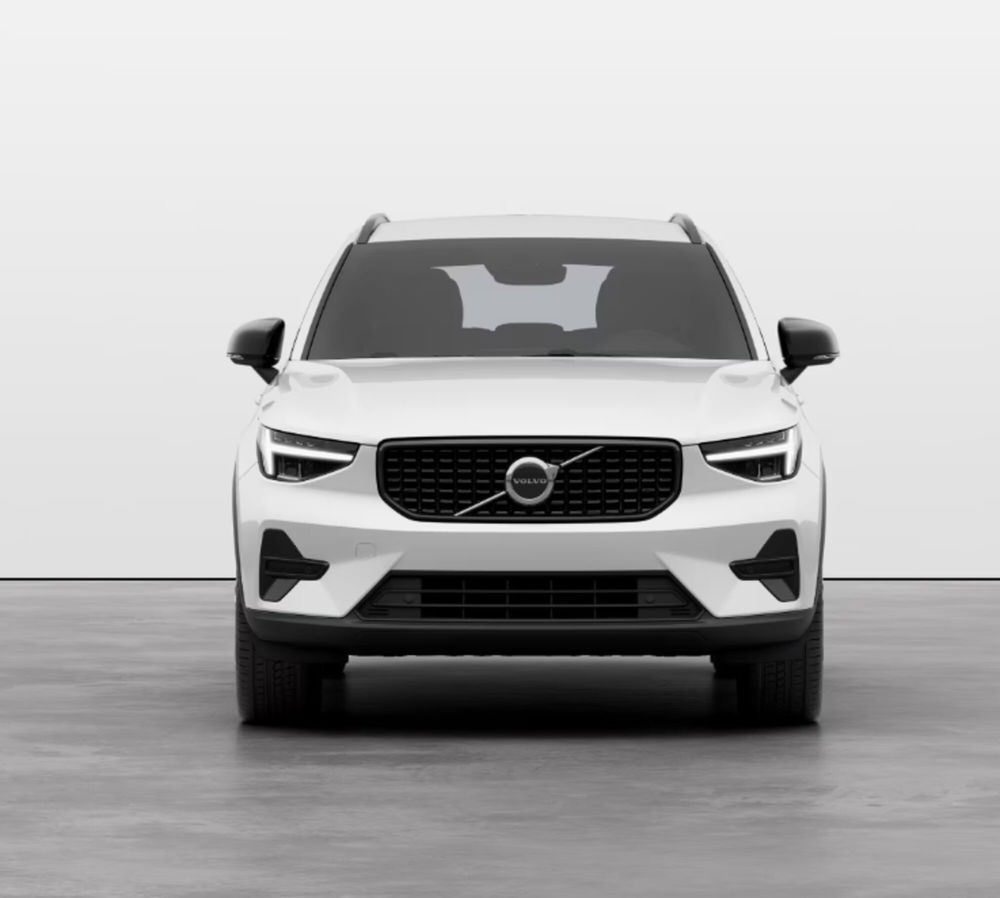 Volvo XC40 B3 automatico Plus Dark  nuova a Pescara