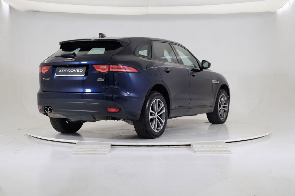 Jaguar F-Pace 2.0 D 180 CV AWD R-Sport  nuova a Torino (2)