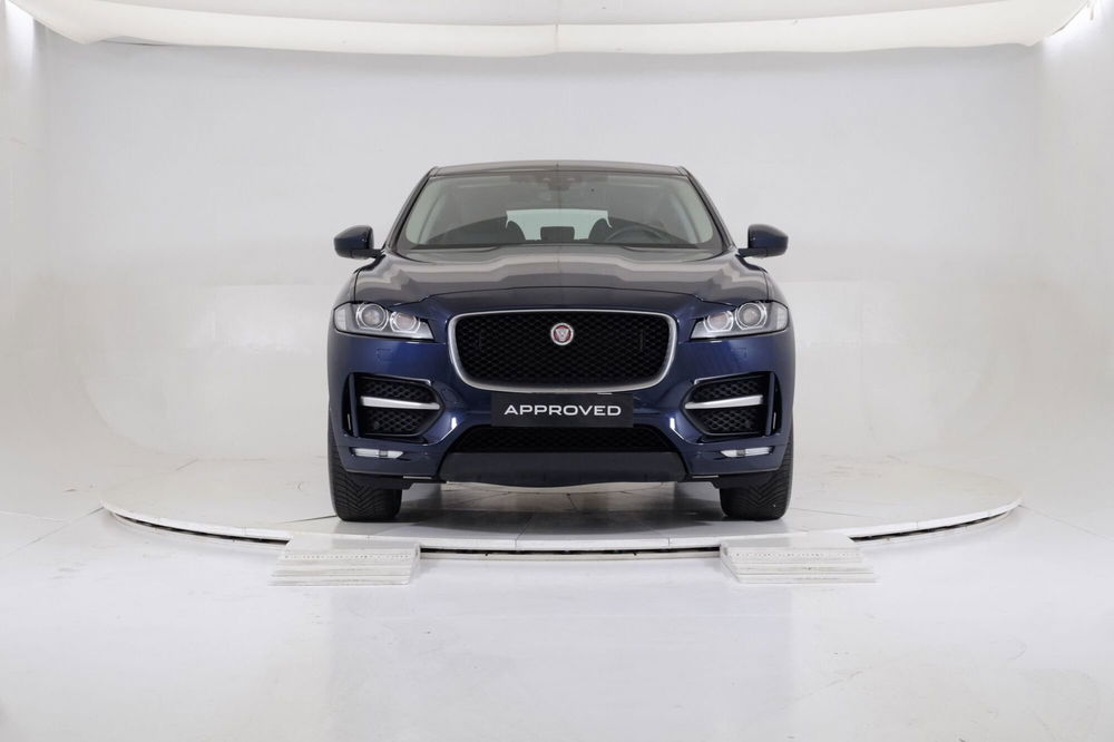 Jaguar F-Pace nuova a Torino (8)