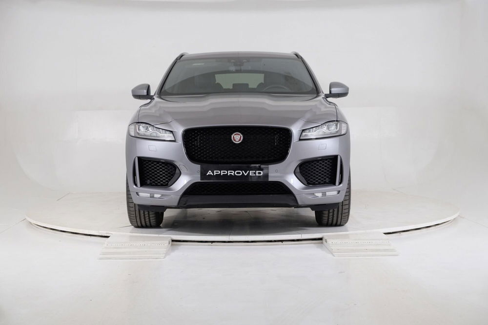 Jaguar F-Pace usata a Torino (8)