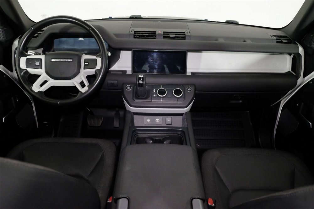 Land Rover Defender 110 2.0 SD4 240CV AWD Auto del 2020 usata a Torino (4)