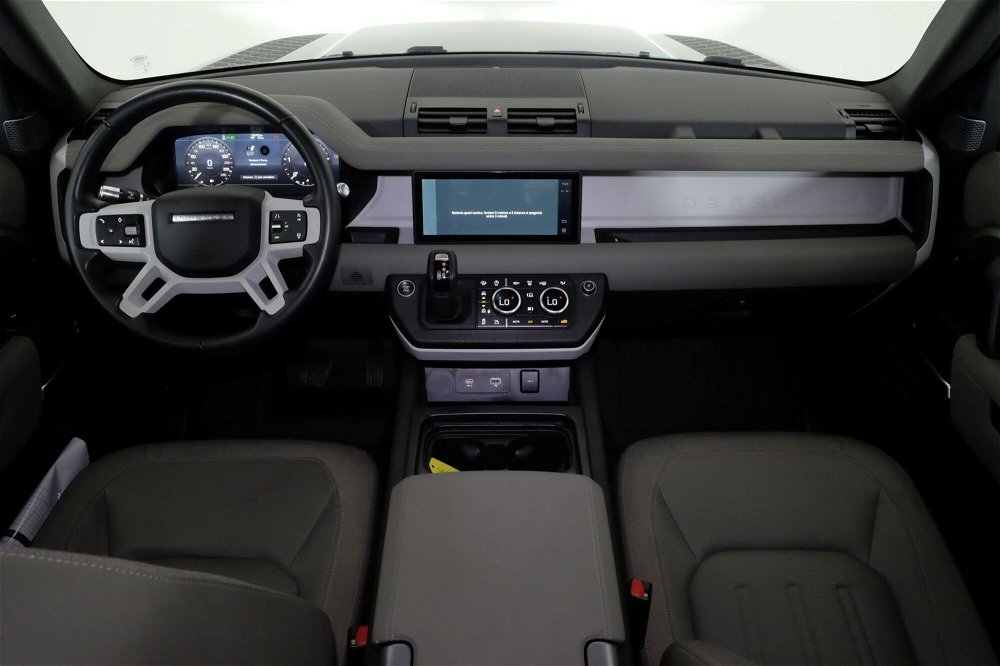 Land Rover Defender 110 2.0 SD4 240CV AWD Auto del 2020 usata a Torino (4)