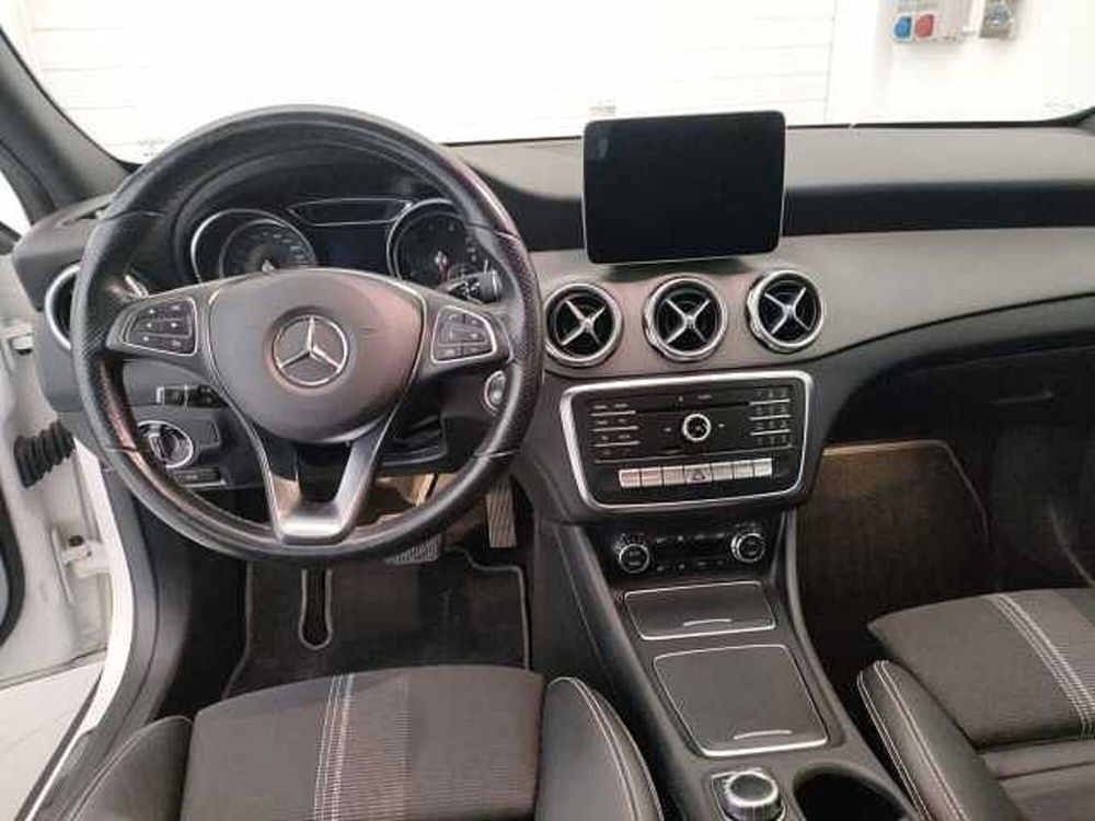 Mercedes-Benz GLA SUV usata a Varese (15)