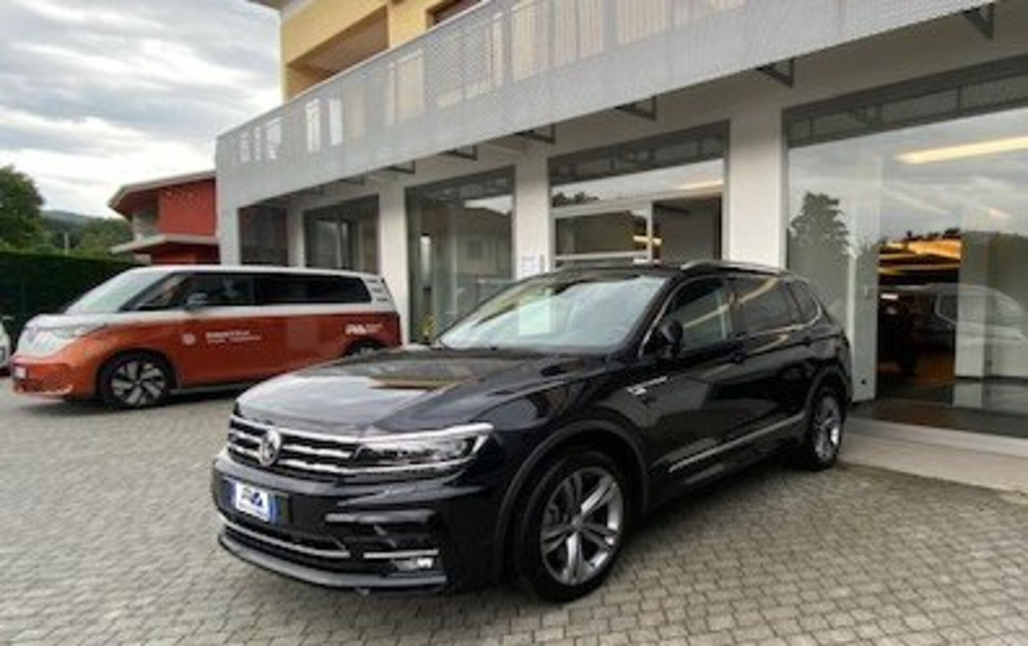 Volkswagen Tiguan Allspace 2.0 BiTDI SCR DSG 4MOT. Advanced R-Line BMT  del 2020 usata a Sirone