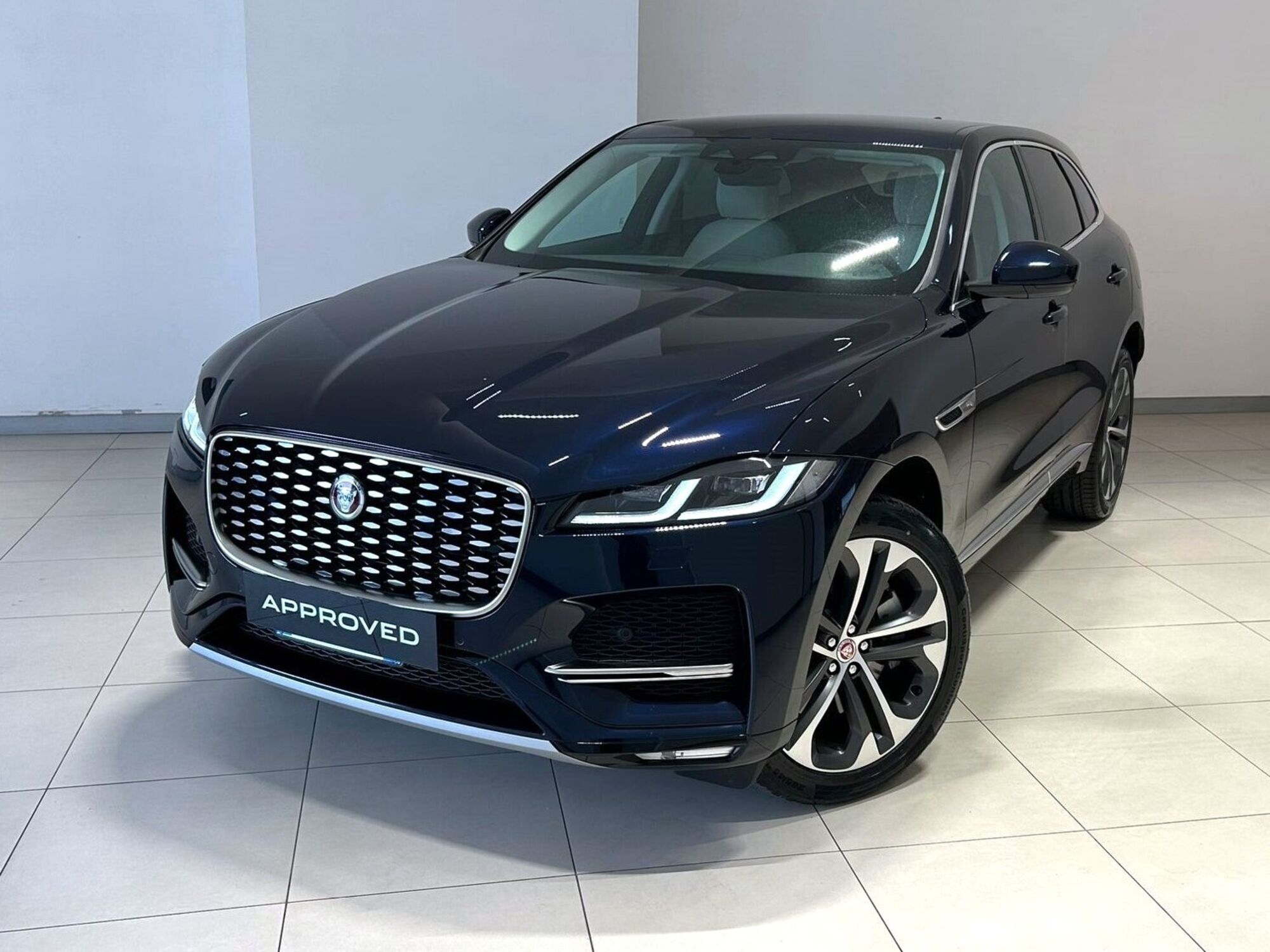 Jaguar F-Pace 3.0 400 CV AWD aut. SE del 2023 usata a Napoli