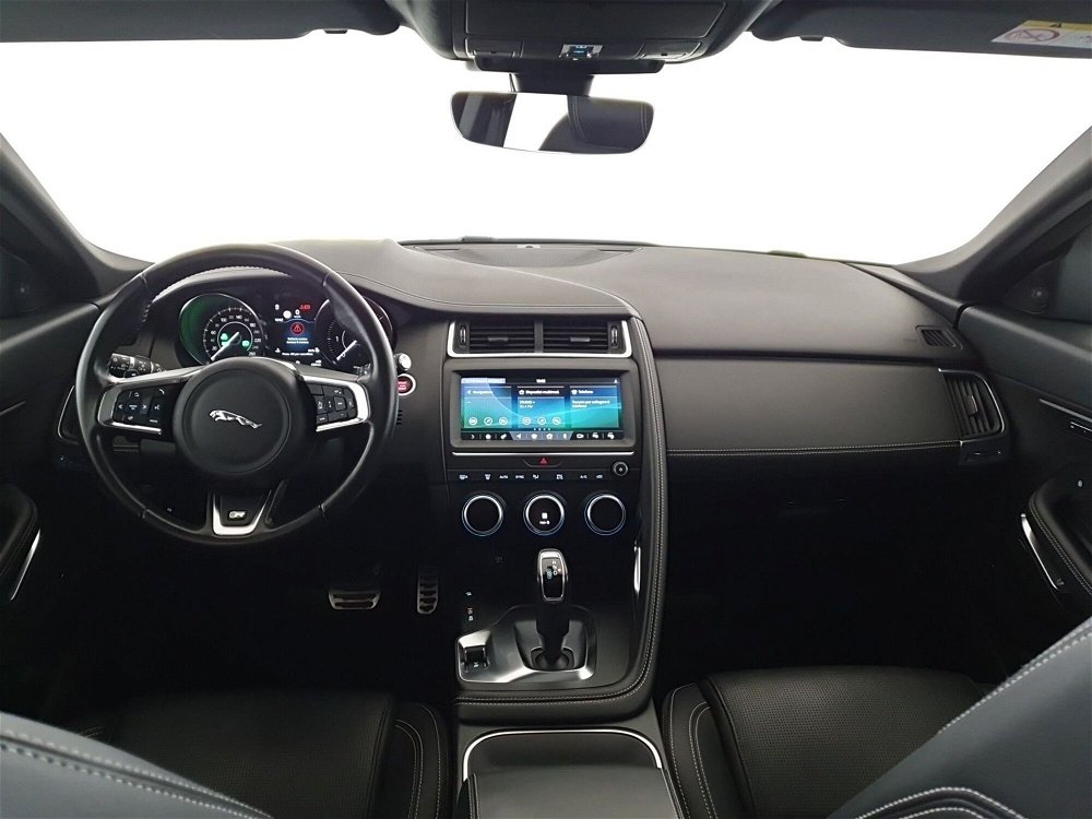 Jaguar E-Pace 2.0D 180 CV AWD R-Dynamic SE del 2018 usata a Monza (4)