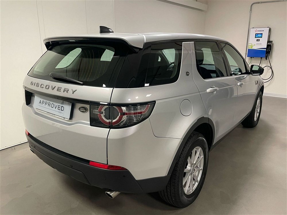 Land Rover Discovery Sport 2.0 TD4 150 CV Pure  del 2019 usata a Milano (2)