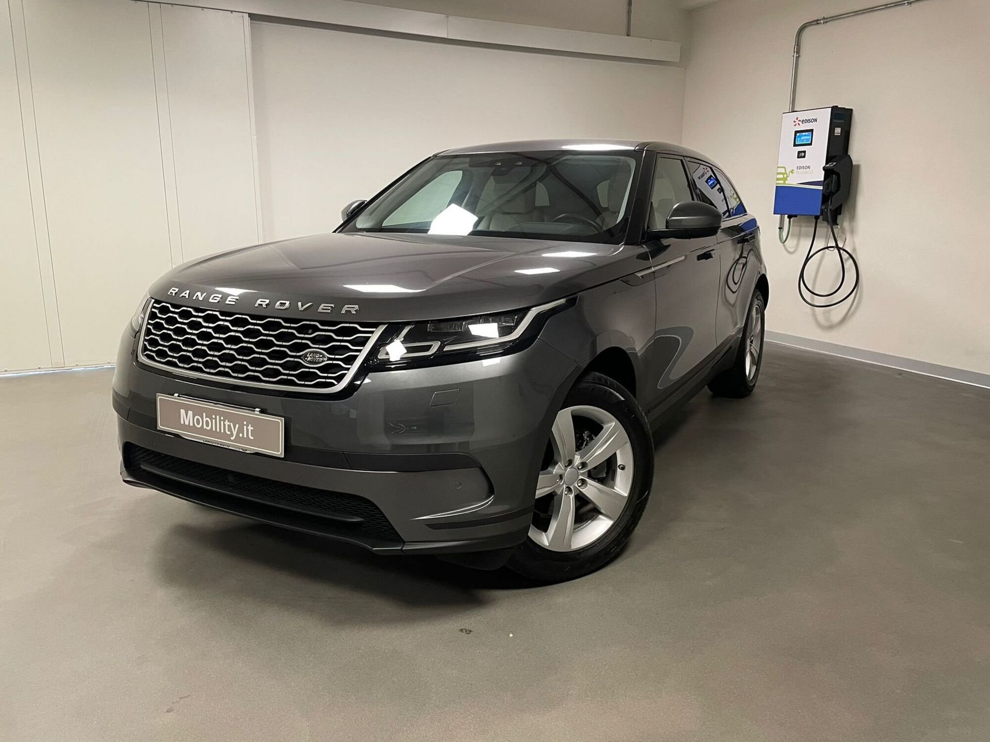 Land Rover Range Rover Velar 2.0D I4 180 CV  del 2019 usata a Milano