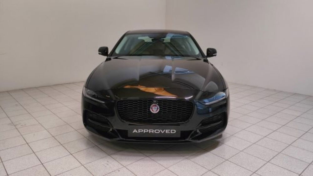 Jaguar XE usata a Novara (8)