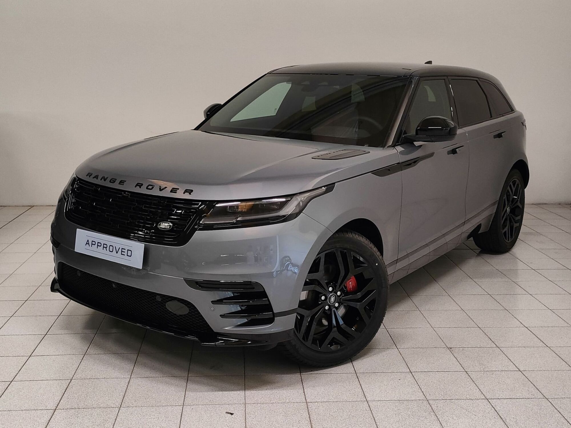 Land Rover Range Rover Velar 2.0D I4 204 CV R-Dynamic SE  del 2023 usata a Novara