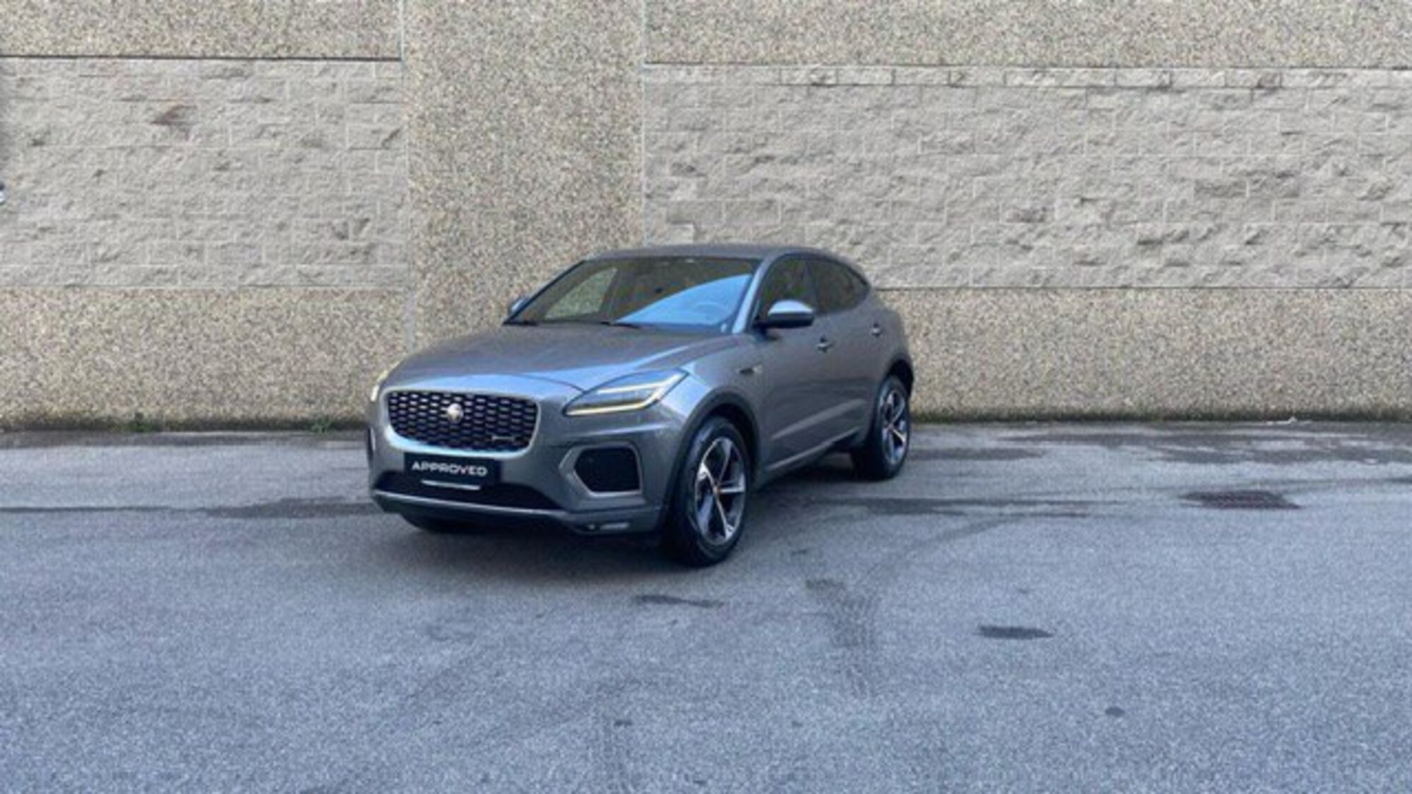 Jaguar E-Pace 2.0d i4 mhev R-Dynamic SE awd 163cv auto MY20 del 2023 usata a Bergamo