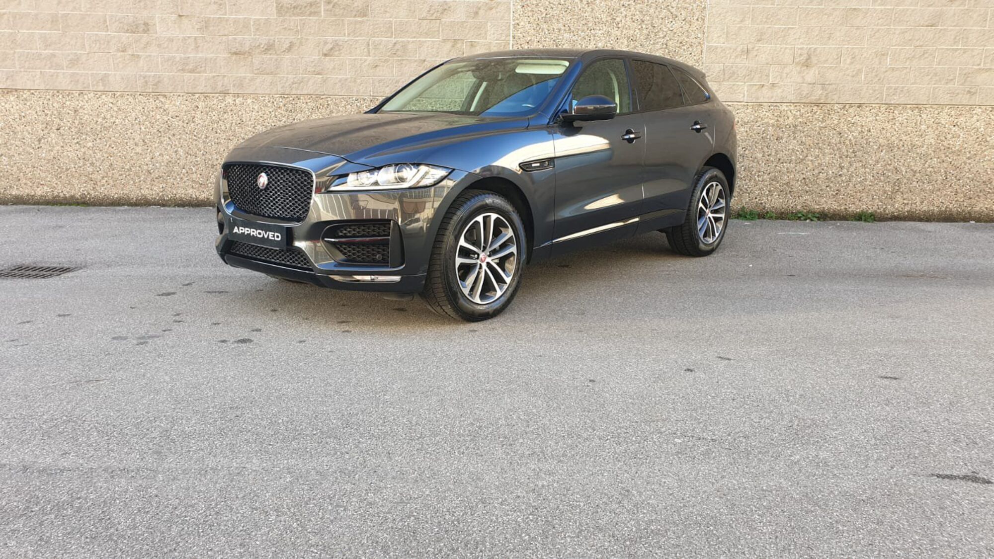 Jaguar F-Pace 2.0 D 180 CV AWD R-Sport  del 2018 usata a Bergamo