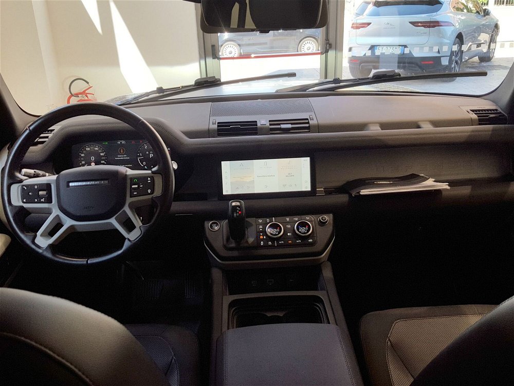 Land Rover Defender 110 2.0 SD4 240CV AWD Auto 72 Yrs. WEB Edition del 2020 usata a Forli' (4)