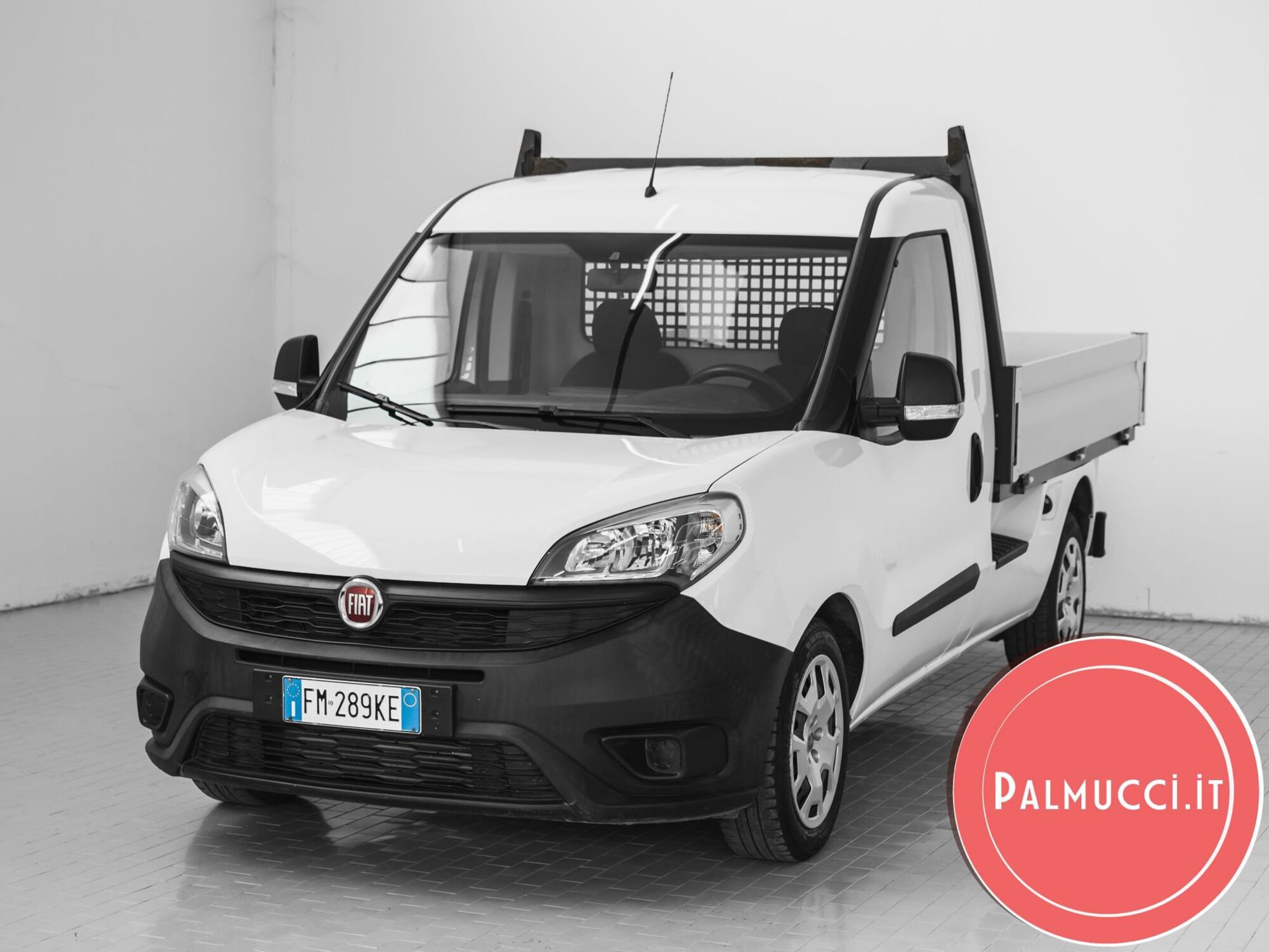 Fiat Dobl&ograve; Furgone 1.6 MJT 105CV PC-TN Cargo Lamierato SX E5+  del 2018 usata a Prato