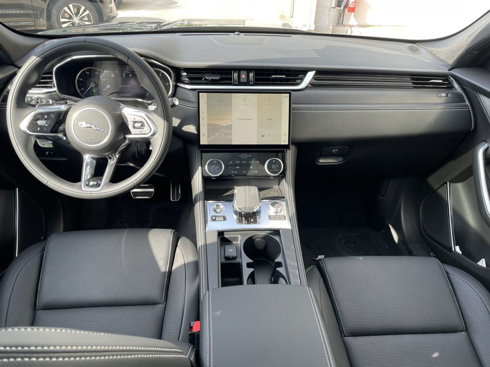 Jaguar F-Pace 2.0 250 CV AWD aut. R-Dynamic Black  nuova a Forli' (4)