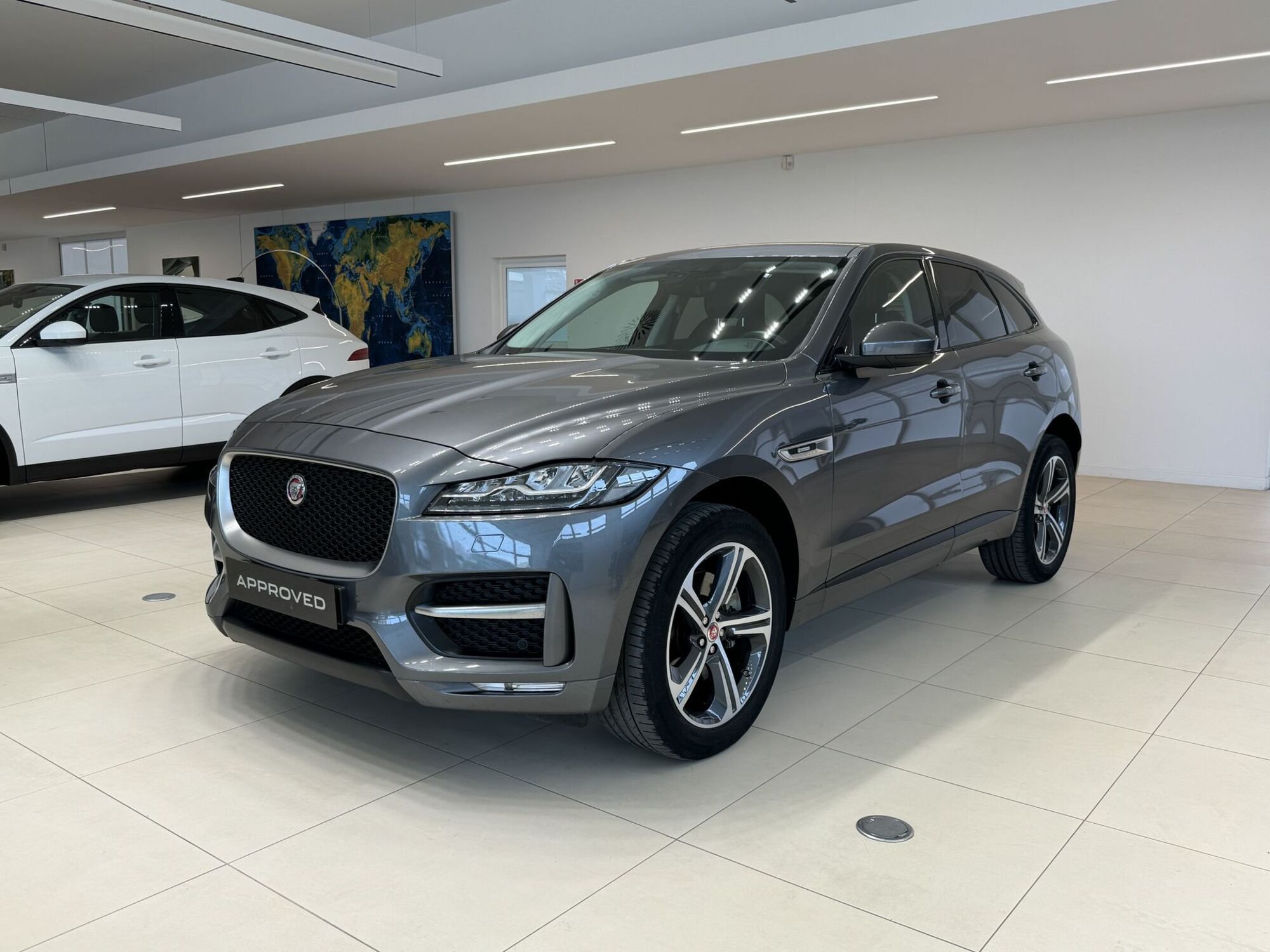 Jaguar F-Pace 2.0 D 180 CV AWD R-Sport  del 2020 usata a Forli&#039;